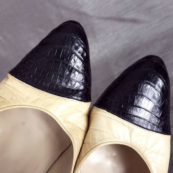 Chanel Vintage Cap Toe Tan Black Embossed Leather High Heel Pumps Size 9 - Picture 5 of 8